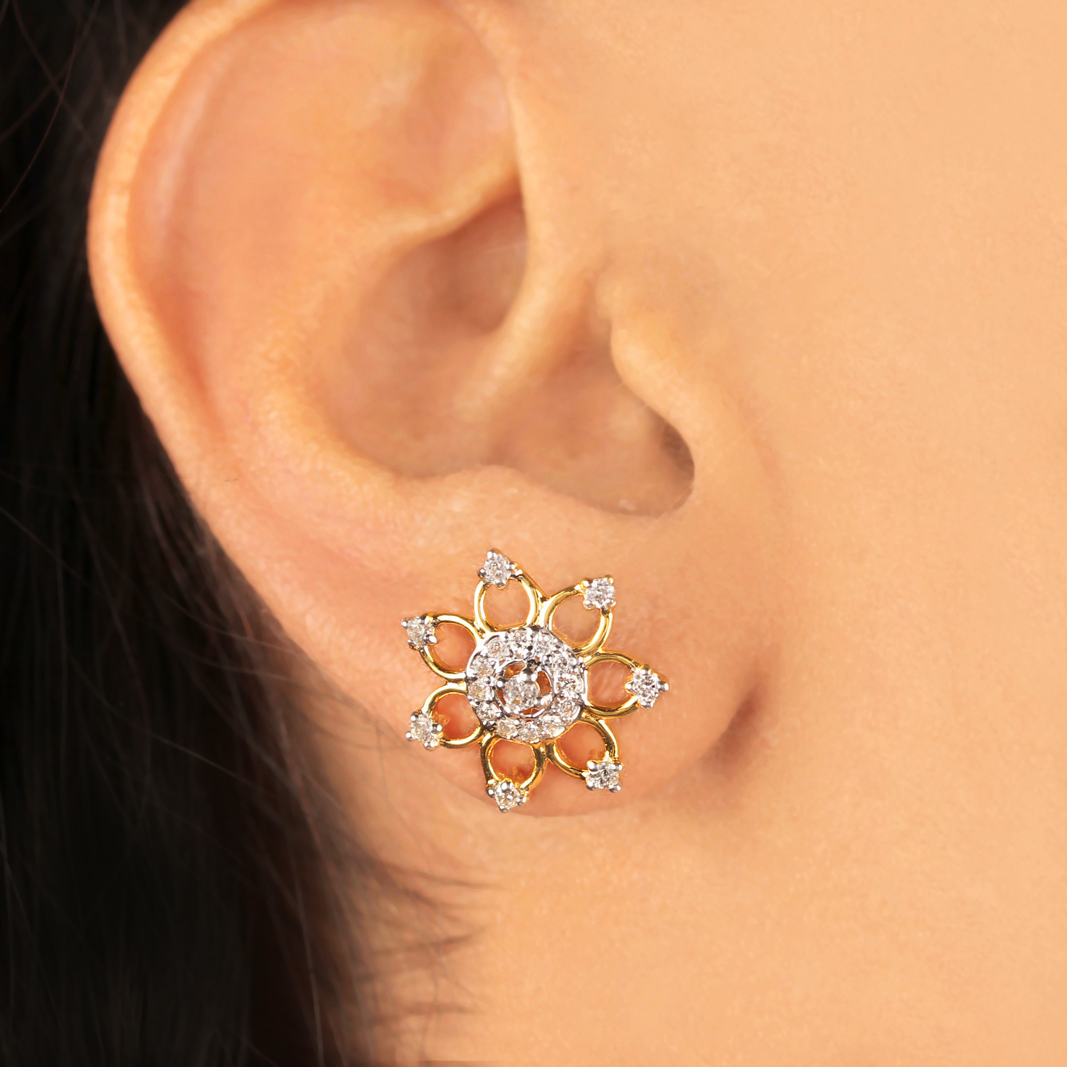 Flower Designed Earring In Gold