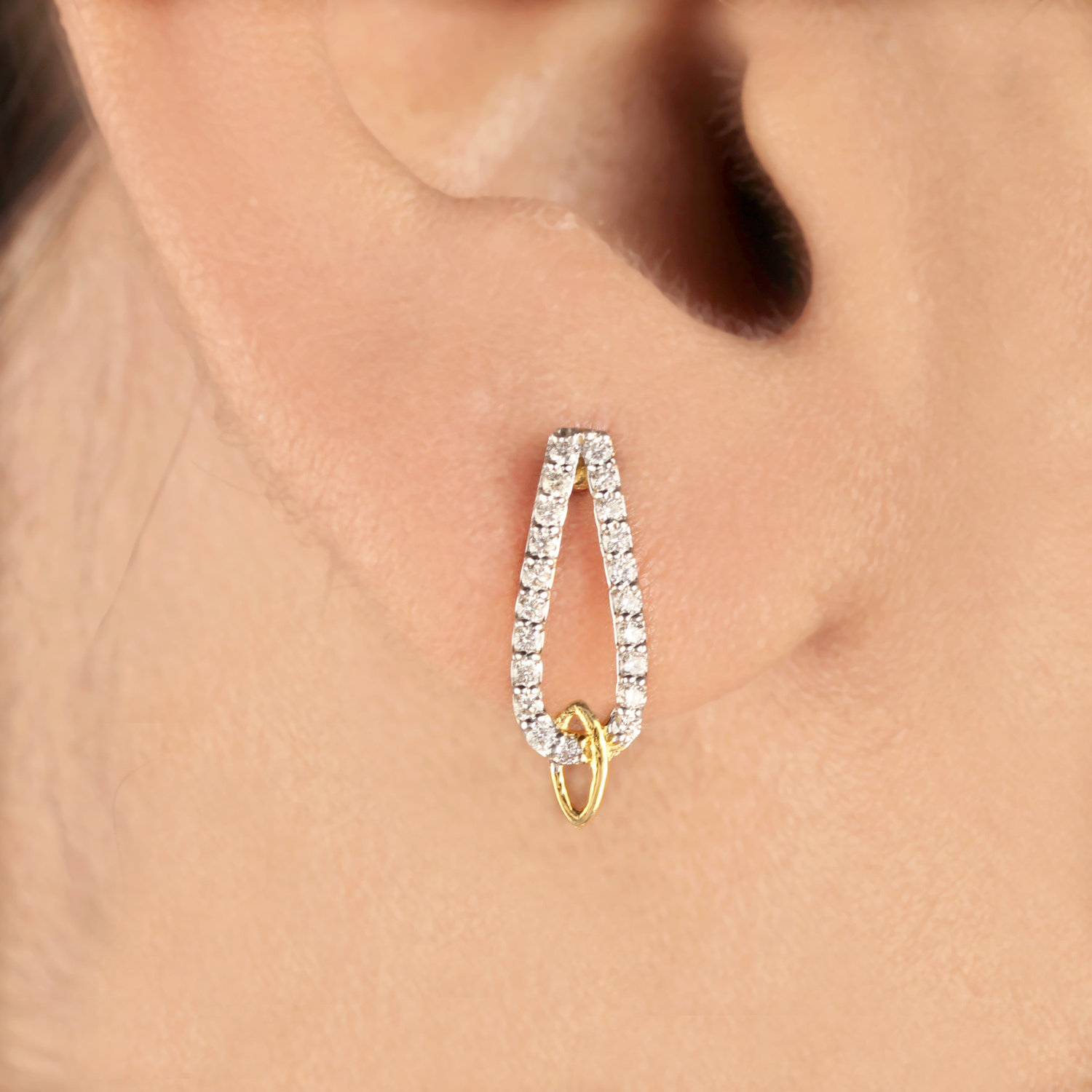 Glamorous Gold Earring with Diamonds