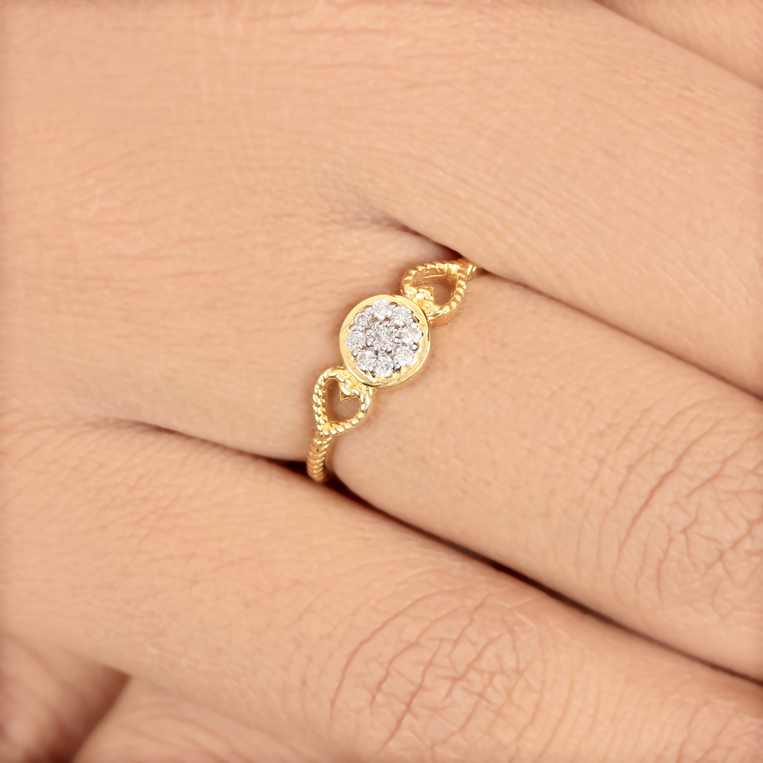 Pretty Ring With Gold & Diamond